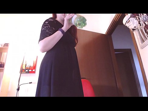 ❤️ Un esclau sotmès a qui li encanten les calces brutes i delicioses es veu obligat a masturbar-se després de veure aquest vídeo! Porno a nosaltres
