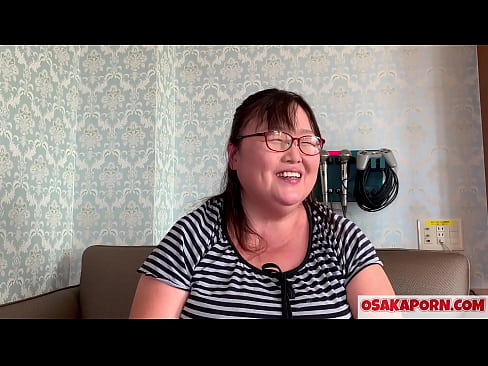 ❤️ La mare japonesa grassa ensenya les seves grans pits i gaudeix d'una joguina sexual. Una mare asiàtica de 51 anys parla de la seva experiència sexual. Yukiko 1 OSAKAPORN milf grassa Porno a nosaltres