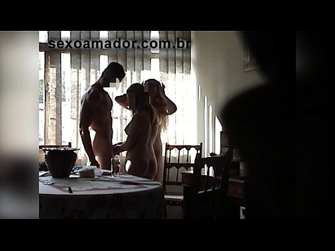 ❤️ Els amics sexuals conviden un home gegant i un trio amb ell Porno a nosaltres