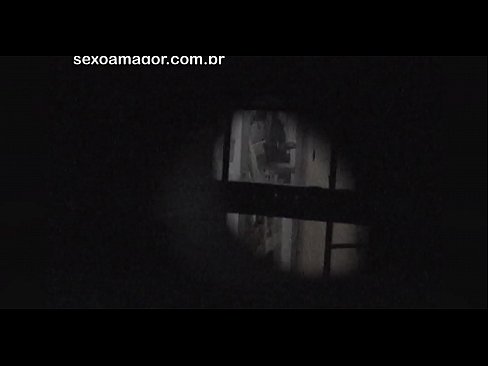 ❤️ Blondie és gravada en secret per un voyeur del barri amagat darrere de maons buits Porno a nosaltres